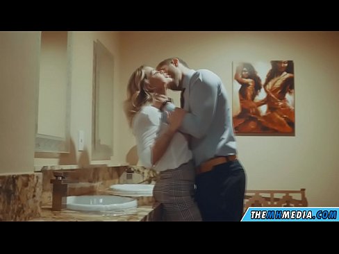 ❤️ Том биетэй шаргал үст таныг нийтийн бие засах газар уруу татах үед ☑ Занхайнууд порно дээр mn.nullscripts.top